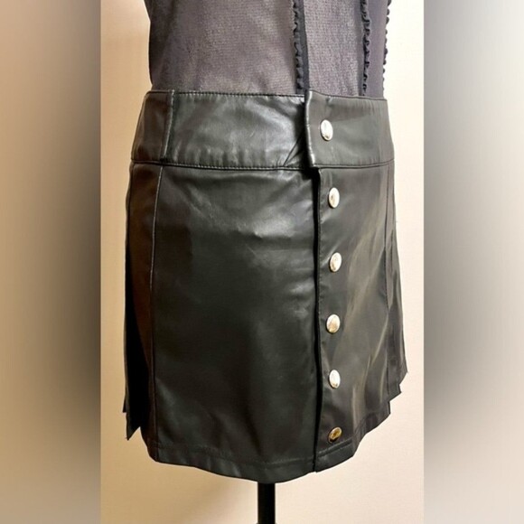 Vintage Y2K Lip Service Black Pleather Skirt Pleated with Buttons SZ Medium - Picture 8 of 10